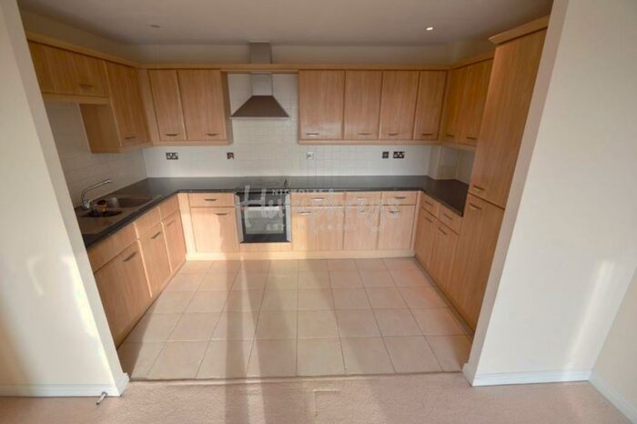2 Bedroom Flat To Rent In Parkhouse Court, AL10