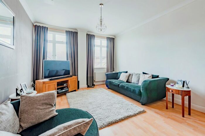 1 Bedroom Flat For Sale In Lumley Road, Horley, RH6