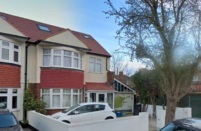 6 Bedroom Semi-Detached House To Rent In Torquay Gardens, London, IG4