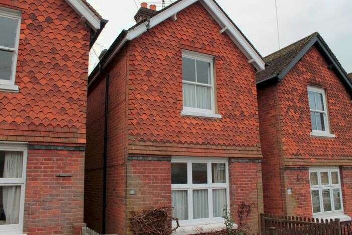2 Bedroom Detached House To Rent In Hardwick Road, Redhill, RH1