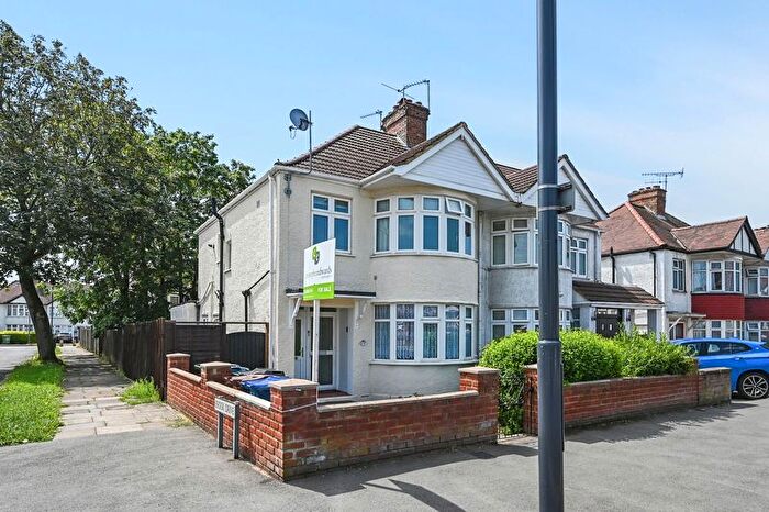 1 Bedroom Flat For Sale In Headstone Gardens, Harrow, HA2