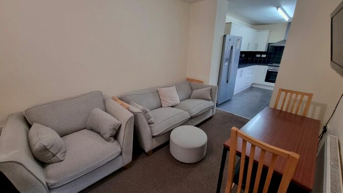 6 Bedroom Terraced House To Rent In Ruskin Avenue, Manchester, M14