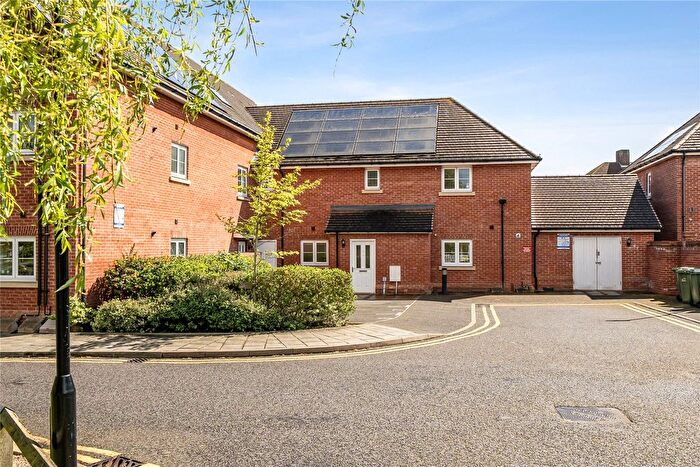 2 Bedroom Maisonette For Sale In Oaktree Gardens, London, SE9