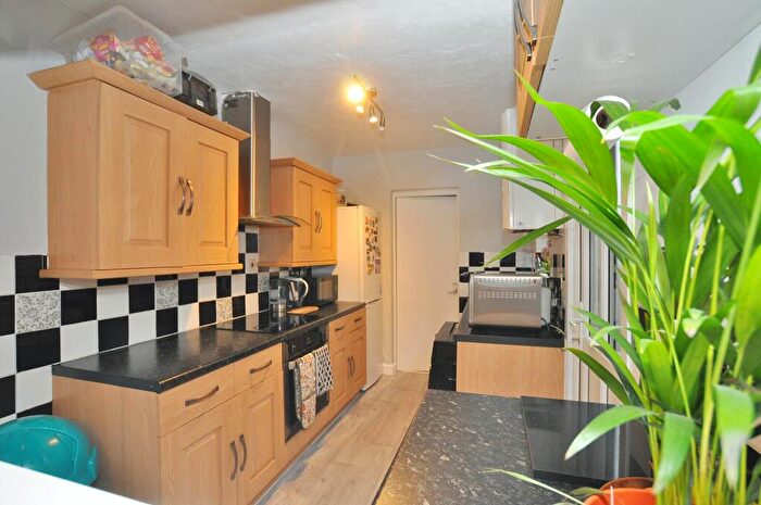 3 Bedroom Terraced House For Sale In Balmoral Road, Hitchin, SG5