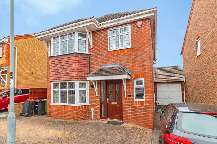 4 Bedroom Detached House For Sale In Wiltshire Way, Bletchley, Milton Keynes, MK3