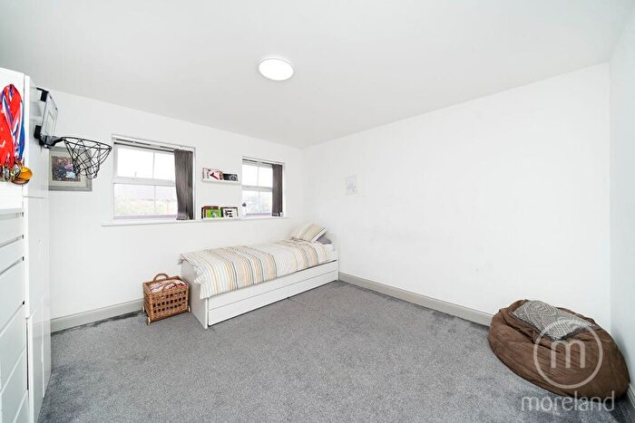 3 Bedroom End Of Terrace House For Sale In Compton Close, London, NW11