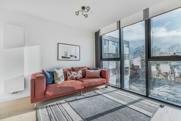 1 Bedroom Studio To Rent In Highgate Hill, London, N19