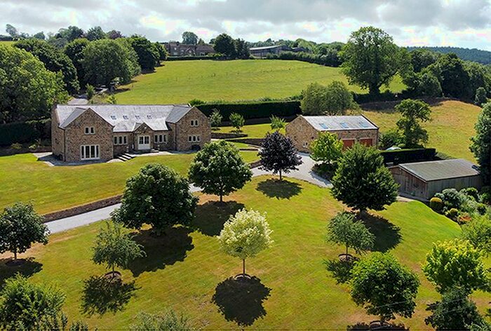 4 Bedroom Detached House For Sale In Walton Back Lane, S42