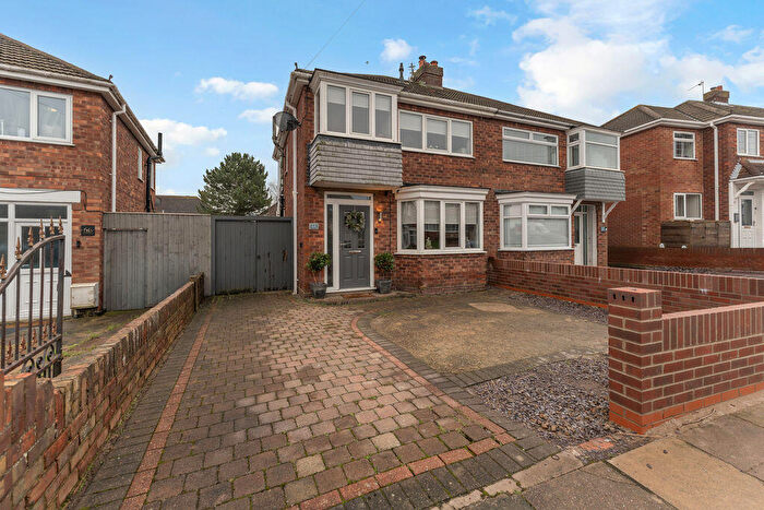 3 Bedroom Semi Detached House For Sale In Penshurst Road, Cleethorpes, DN35
