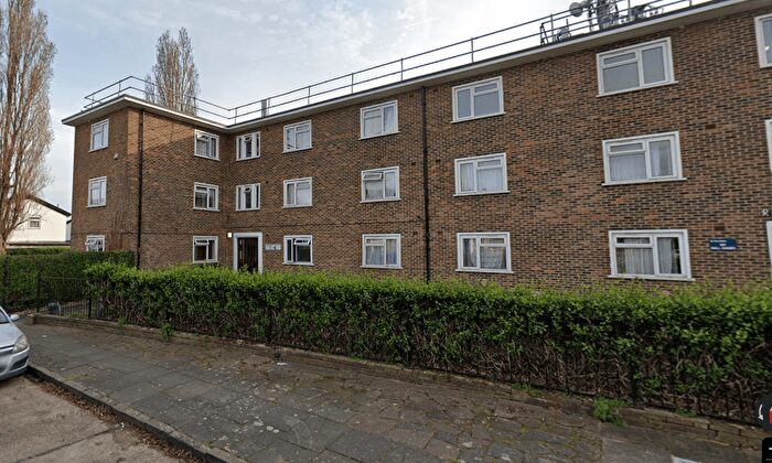 2 Bedroom Flat For Sale In Hounslow, TW4