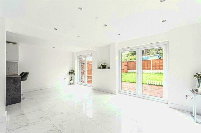 3 Bedroom Terraced House To Rent In College Green, London, SE19