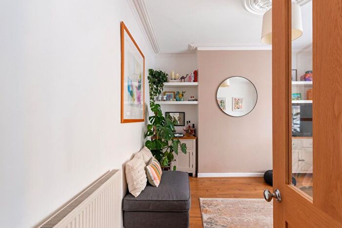2 Bedroom Flat For Sale In William Street, Totterdown, BS3