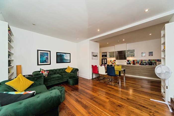 3 Bedroom Maisonette To Rent In Devonshire Place, Brighton, BN2