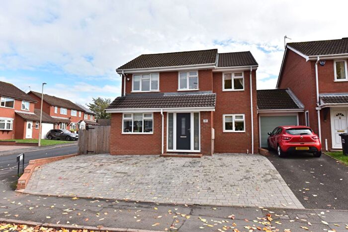 4 Bedroom Link Detached House For Sale In Kingswinford, Albermarle Road, DY6