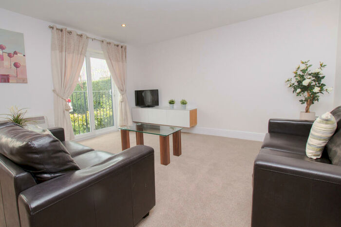 1 Bedroom Flat To Rent In Town Mead, RH11