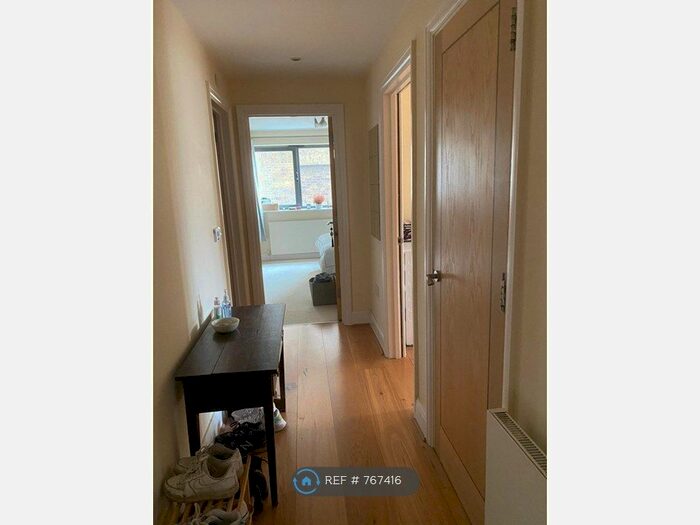 2 Bedroom Flat To Rent In Clapham Park Road, London, SW4