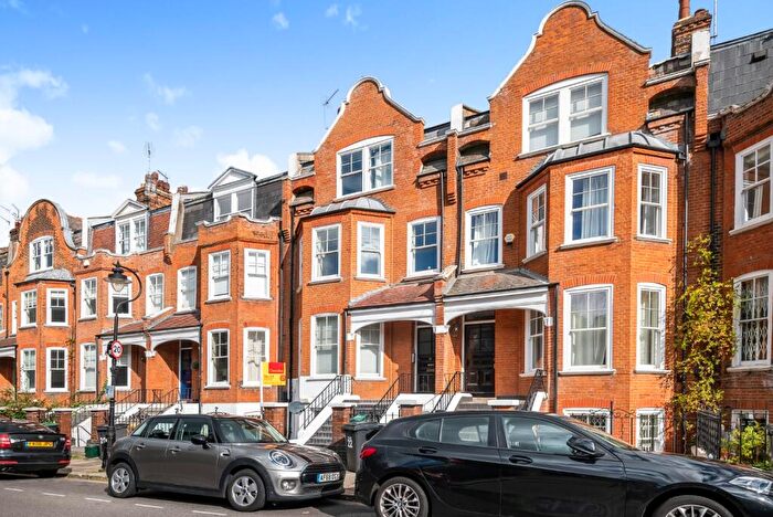 2 Bedroom Flat For Sale In Hillside Gardens, London, N6