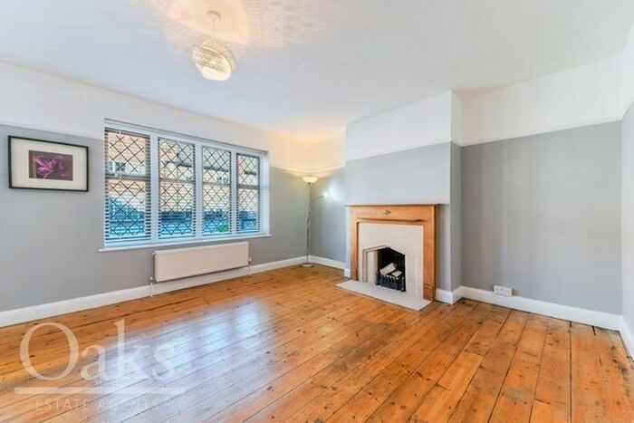 3 Bedroom Flat To Rent In Lower Addiscombe Road, Addiscombe, Croydon, CR0