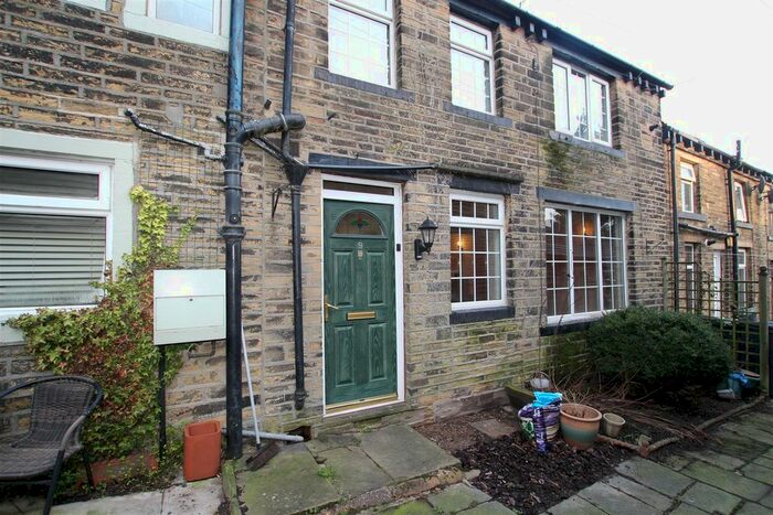 2 Bedroom Cottage To Rent In Back Fold, Clayton, Bradford, BD14