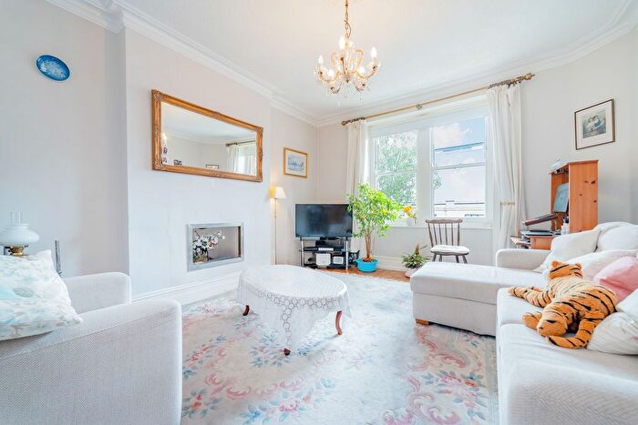 2 Bedroom Flat For Sale In Delaware Road, London, W9