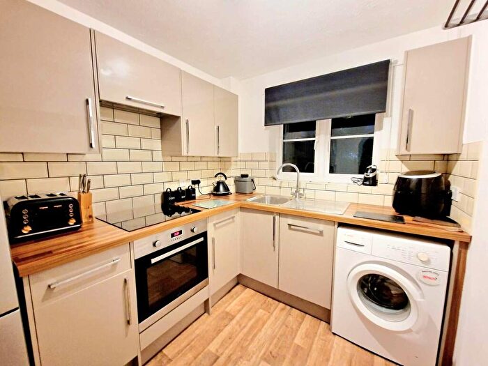 2 Bedroom Flat To Rent In Boakes Drive, Stonehouse, GL10