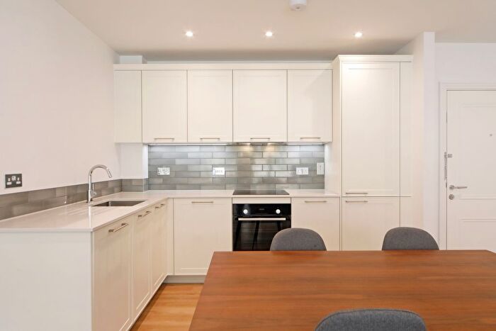 2 Bedroom Flat To Rent In Carraway Street, Reading, RG1