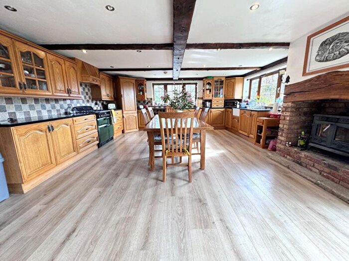 4 Bedroom Detached House For Sale In North Bestwall Road, Wareham, BH20 - Photo 2