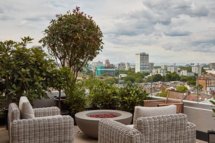 Studio To Rent In Haydon Way, London, SW11