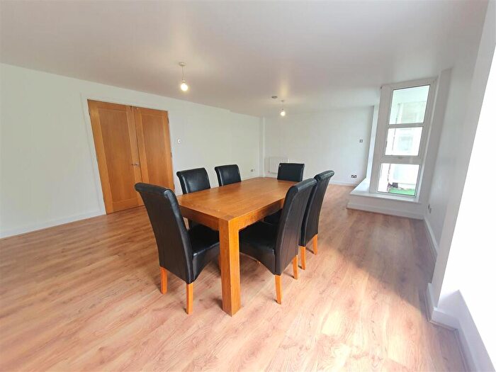 2 Bedroom Apartment To Rent In Barrier Point Road, London, E16