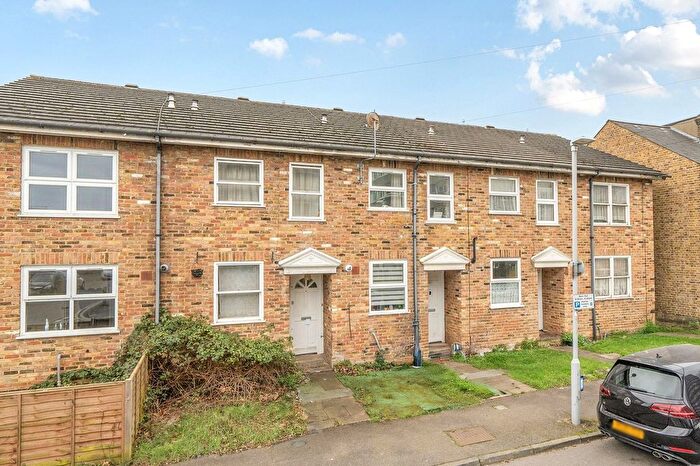2 Bedroom Terraced House For Sale In Vincent Road, Kingston Upon Thames, KT1