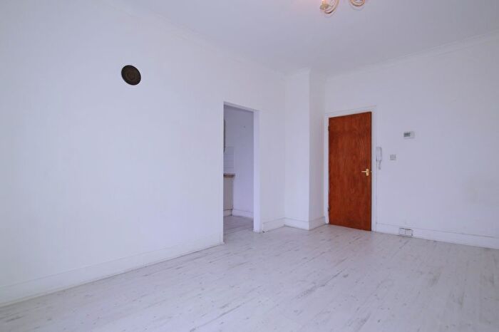 1 Bedroom Flat For Sale In Lea Bridge Road, London, E10