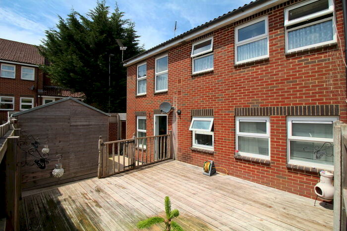 2 Bedroom Ground Flat To Rent In Lockyers Way, Lytchett Matravers, BH16