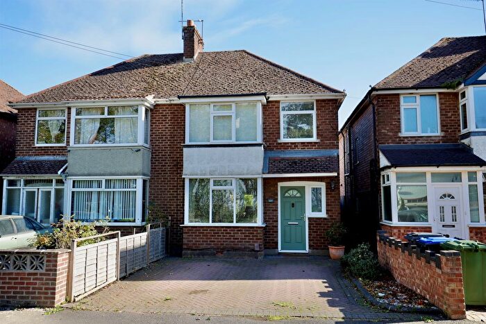 3 Bedroom Semi-Detached House For Sale In Tachbrook Road, Leamington Spa, CV31