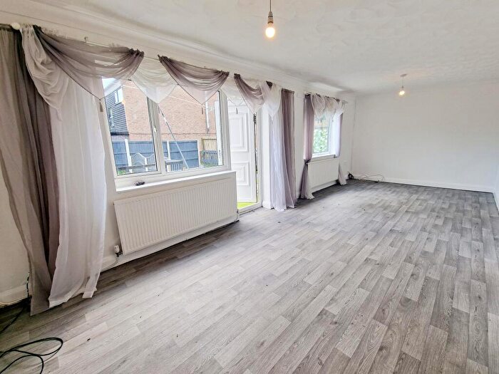 3 Bedroom End Of Terrace House To Rent In St Aidens Avenue, BB2