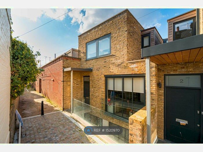 2 Bedroom Maisonette To Rent In Headley Mews, London, SW18