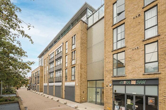 1 Bedroom Flat For Sale In Ferry Lane, Brentford, TW8