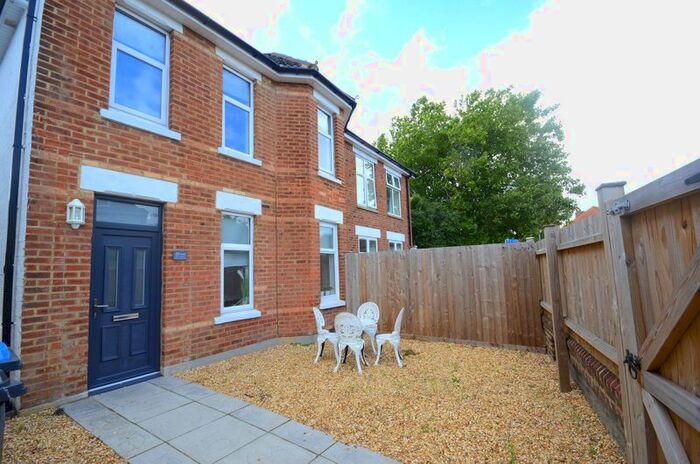 2 Bedroom Flat To Rent In Richmond Park Road, Bournemouth, BH8