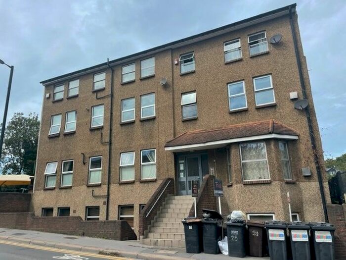 1 Bedroom Flat To Rent In Penge Road, South Norwood, SE25