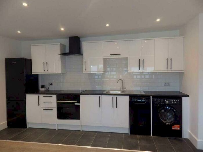 2 Bedroom Flat To Rent In High Street, Epsom, KT19