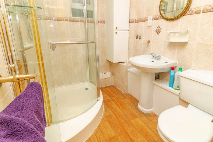 2 Bedroom Bungalow For Sale In Knowles Green, Bletchley, Milton Keynes, Buckinghamshire, MK2