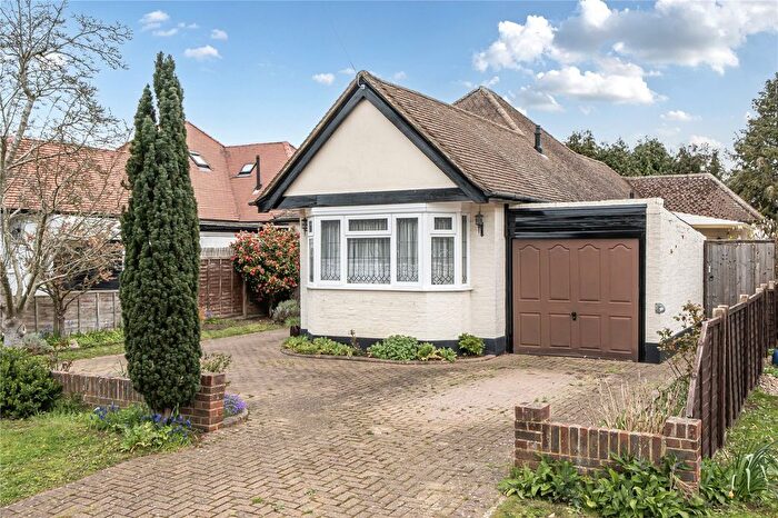 3 Bedroom Bungalow For Sale In Winslow Way, Walton-On-Thames, KT12