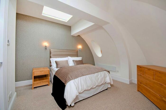 2 Bedroom Flat To Rent In Spring Gardens, St James's, London, SW1A