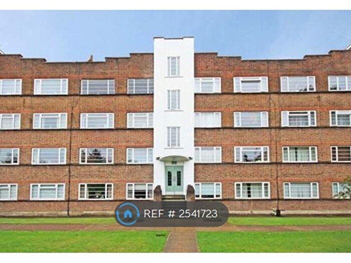 2 Bedroom Flat To Rent In Park Court, Hampton Wick, Kingston Upon Thames, KT1