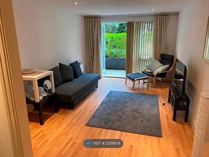 1 Bedroom Flat To Rent In Royal Quarter, Kingston Upon Thames, KT2