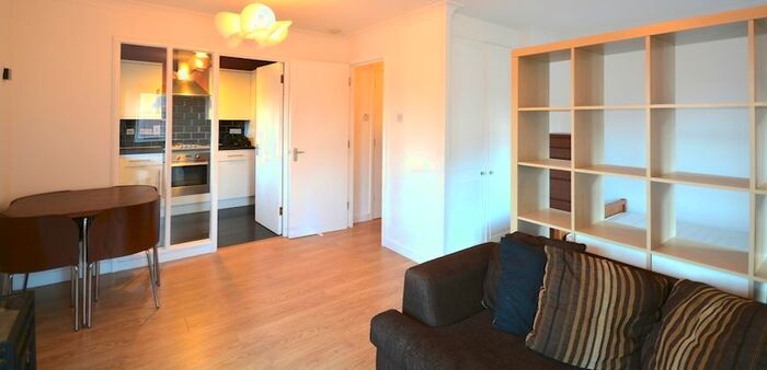 Studio To Rent In Beechwood Grove, London, W3