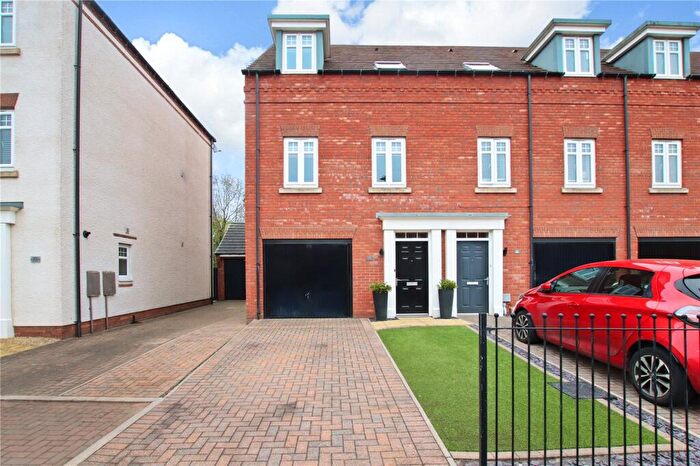 3 Bedroom End Of Terrace House For Sale In Edale Close, Washington, Tyne And Wear, NE38