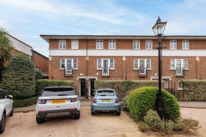 4 Bedroom Property For Sale In Hurlingham Square, Peterborough Road, SW6