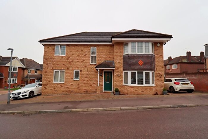 4 Bedroom Detached House For Sale In Luton, LU3