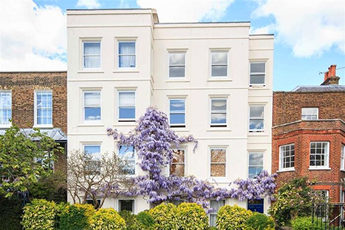 2 Bedroom Flat To Rent In Kew Green, Kew, TW9