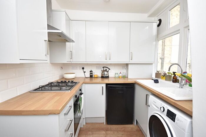 1 Bedroom Flat For Sale In Dalby Square, Margate, Kent, CT9 - Photo 3